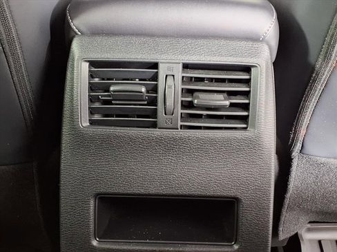 Used 2024 Mitsubishi Outlander SE image 12