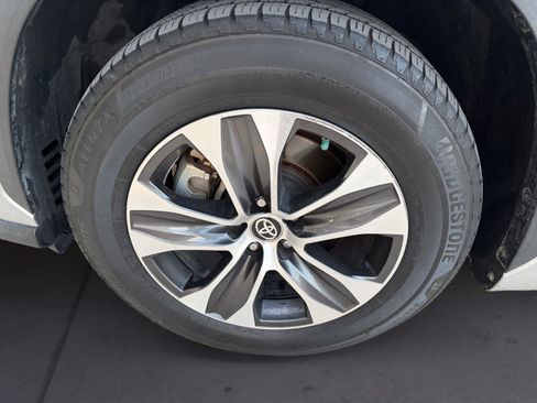 Used 2020 Toyota Highlander XLE image 14