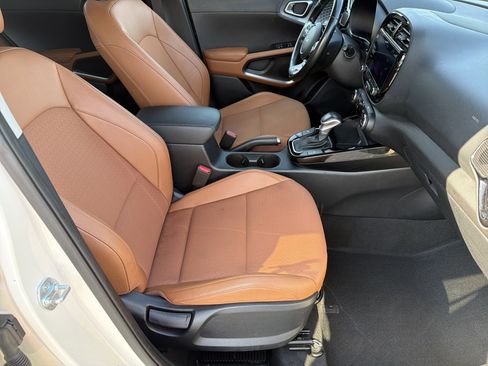 Used 2025 Kia Soul EX FWD image 11