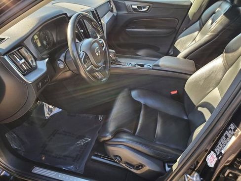 Used 2019 Volvo XC60 T5 Momentum w/ Multimedia Package image 16