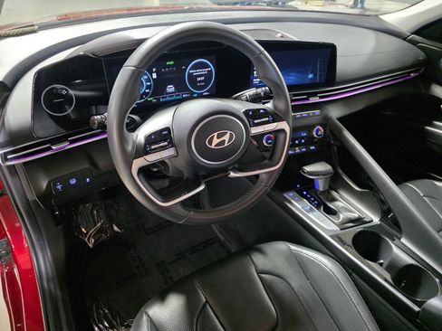 Certified 2025 Hyundai Elantra Limited image 26