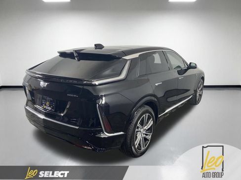 Used 2024 Cadillac Lyriq Luxury AWD/4WD image 6