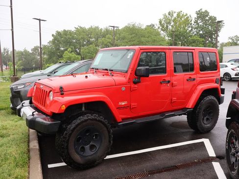 Used 2015 Jeep Wrangler Unlimited Sahara w/ Connectivity Group AWD/4WD image 4