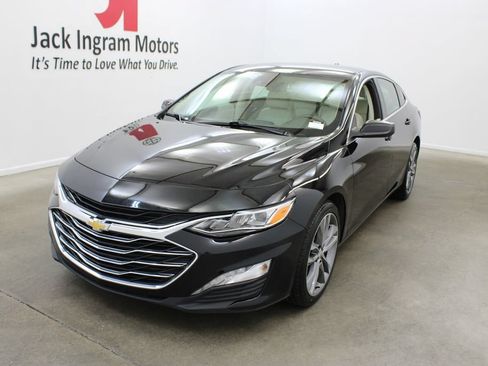 Used 2024 Chevrolet Malibu LT FWD image 2