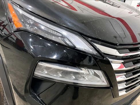 Used 2025 Nissan Rogue SV image 27