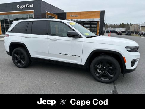 Used 2025 Jeep Grand Cherokee Limited w/ Black Appearance Package AWD/4WD image 1