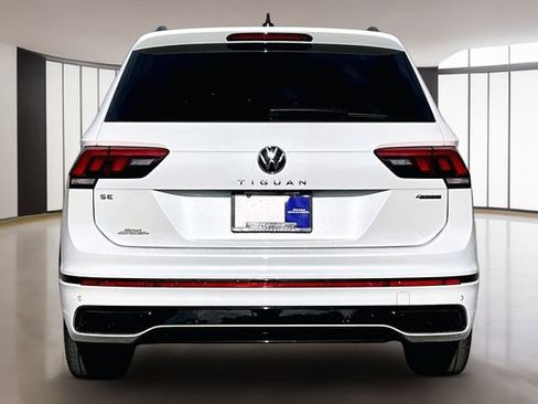 Used 2024 Volkswagen Tiguan SE R-Line image 5