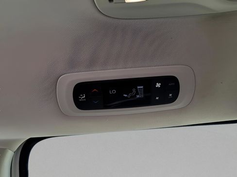 Used 2019 Chrysler Pacifica Touring Plus image 16