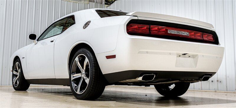Used 2014 Dodge Challenger SXT RWD image 5