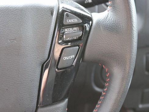 Used 2024 Nissan Frontier Pro-X image 12