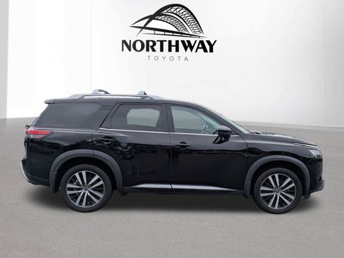 Used 2023 Nissan Pathfinder Platinum AWD/4WD image 2