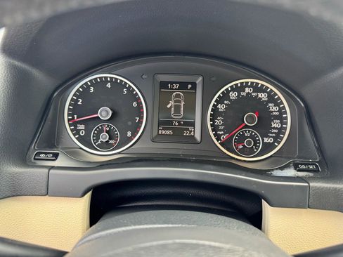 Used 2017 Volkswagen Tiguan S image 41