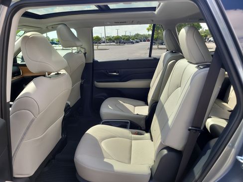 Certified 2026 Toyota Grand Highlander AWD image 15