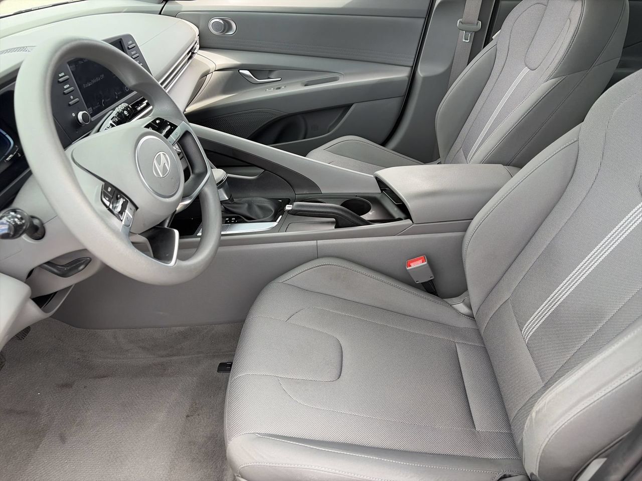 Certified 2024 Hyundai Elantra SE FWD image 18