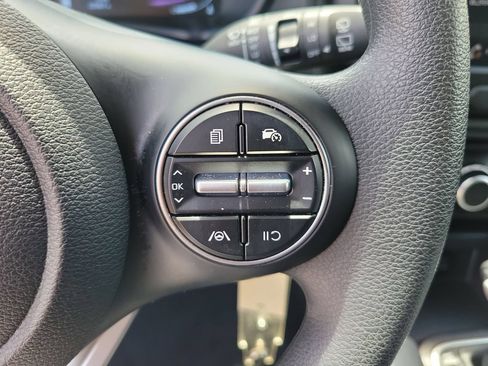 Used 2025 Kia Soul LX w/ LX Technology Package FWD image 18