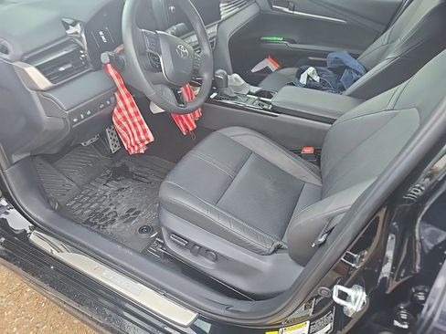 Used 2025 Toyota Camry XSE w/ Premium Package FWD image 8