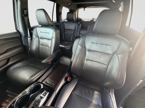 Used 2021 Honda Pilot Black Edition image 13