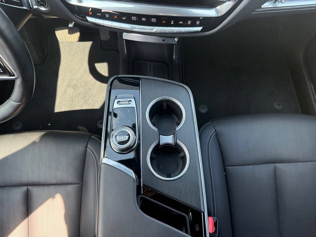 Certified 2024 Cadillac Lyriq Luxury AWD/4WD image 26