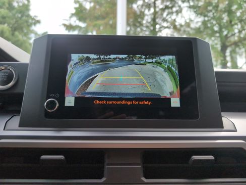Certified 2025 Toyota 4Runner SR5 AWD/4WD image 25