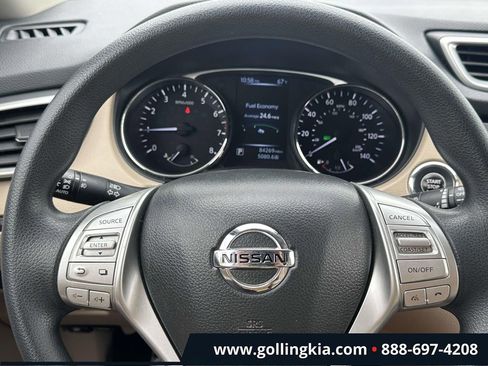Used 2016 Nissan Rogue SV FWD image 18