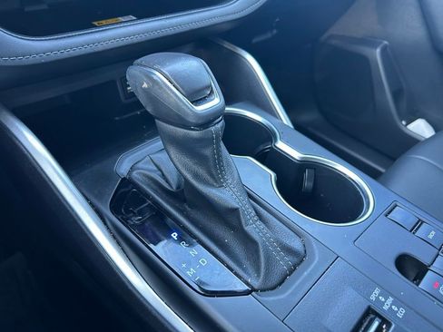 Used 2024 Toyota Highlander XLE image 26