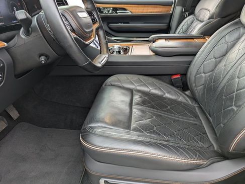 Used 2022 Jeep Grand Wagoneer Series III w/ Flexible Seating Group AWD/4WD image 16