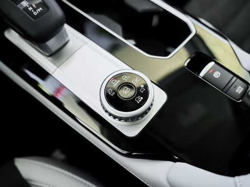 New 2026 Mitsubishi Outlander SE image 45