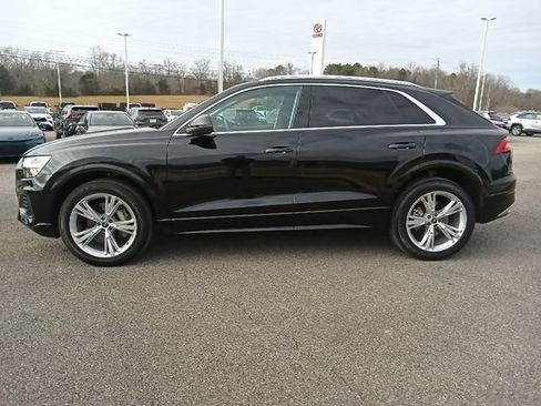 Used 2023 Audi Q8 Premium image 6