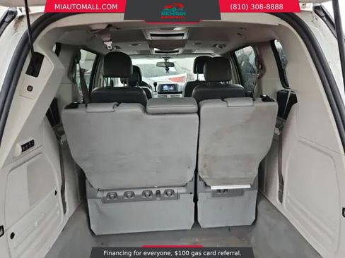 Used 2014 Volkswagen Routan SEL Premium image 7