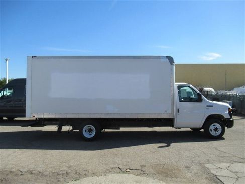 Used 2016 Ford E-350 and Econoline 350 Super Duty image 4