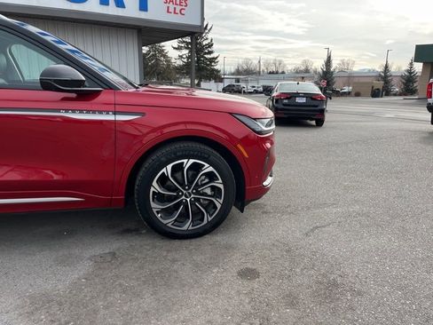 Used 2024 Lincoln Nautilus Reserve image 15