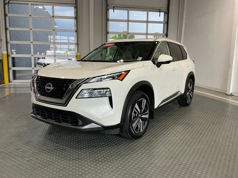 Used 2023 Nissan Rogue SL w/ SL Premium Package FWD image 2