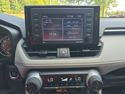 Used 2022 Toyota RAV4 XLE AWD/4WD image 18