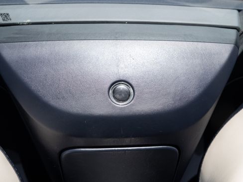 Used 2021 Aston Martin V8 Vantage Roadster RWD image 56