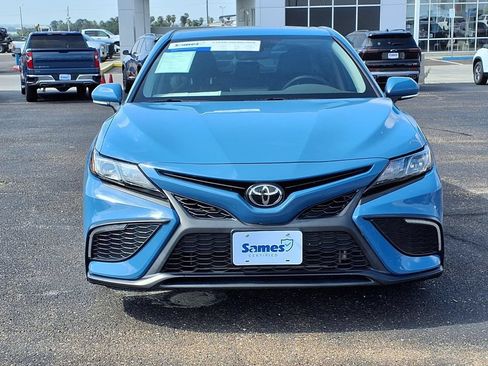 Used 2024 Toyota Camry SE FWD image 3