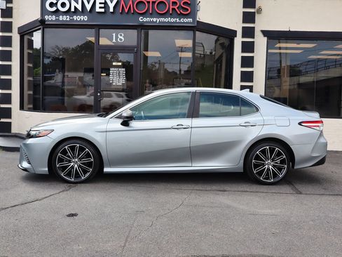 Used 2020 Toyota Camry LE FWD image 5