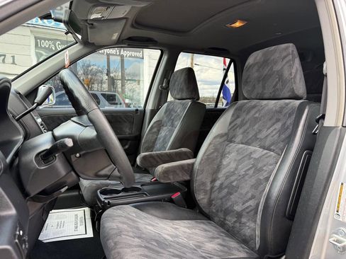 Used 2004 Honda CR-V EX image 10