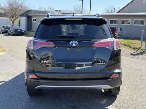 Used 2017 Toyota RAV4 SE image 21