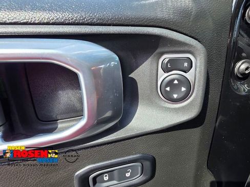 Used 2025 Jeep Wrangler Unlimited Rubicon AWD/4WD image 12