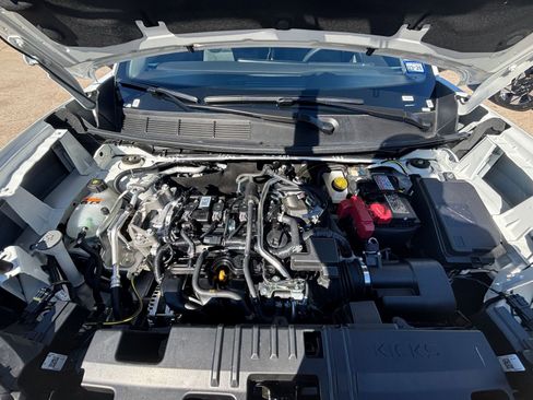 Used 2025 Nissan Kicks SV image 30