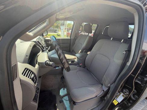 Used 2014 Nissan Frontier SV w/ SV Value Truck Package AWD/4WD image 10
