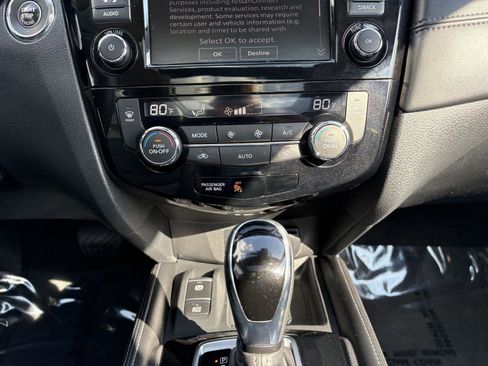 Used 2020 Nissan Rogue SL w/ Premium Package AWD/4WD image 15