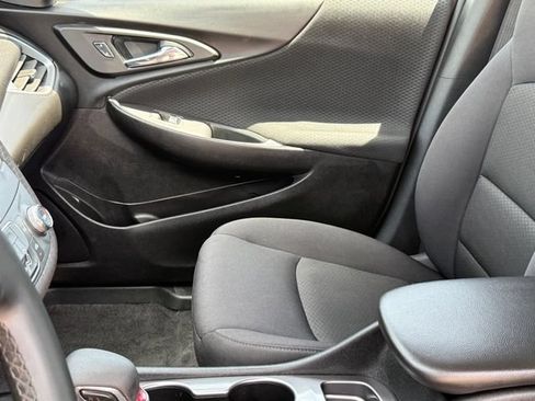 Used 2025 Chevrolet Malibu RS FWD image 12