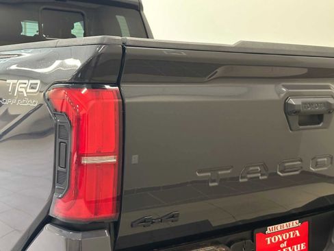 Certified 2025 Toyota Tacoma TRD Off-Road w/ TRD Off Road Premium Package AWD/4WD image 9