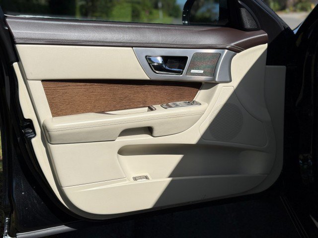 Used 2010 Jaguar XF Supercharged RWD image 13