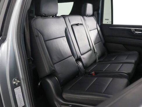 Used 2025 Chevrolet Suburban Z71 AWD/4WD image 35