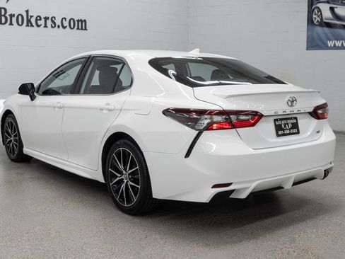 Used 2021 Toyota Camry SE FWD image 6