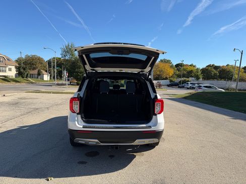 Used 2020 Ford Explorer XLT w/ Equipment Group 202A image 8