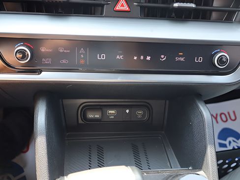 Used 2025 Kia Sportage EX w/ Premium Package FWD image 33