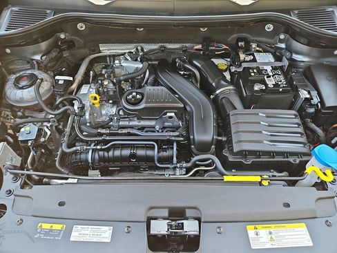Used 2025 Volkswagen Taos SE AWD/4WD image 35